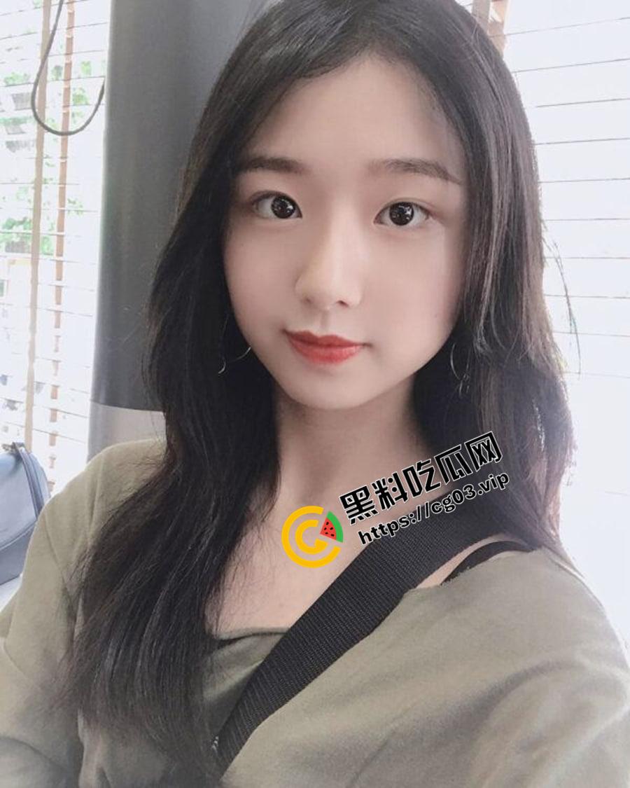 台湾台北市 第一女子高级中学校花 张睿娟 去厕所时被偷流出-3