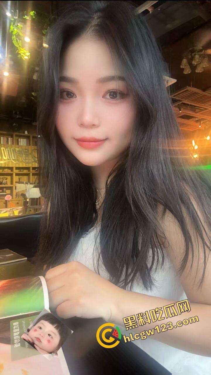 这主播真有绝活，胸能晃腿能劈嘴能含，一字马都能给你一秒五劈，我赌你们撑不过5分钟！-5