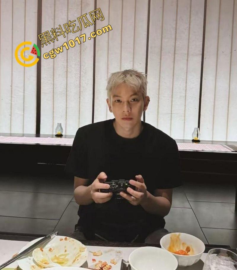 王思聪前女友【慎婕】秘密曝光，被前任【树一】怒斥出轨闺蜜前男友，约炮身染性病，性爱视频全网疯传！-11