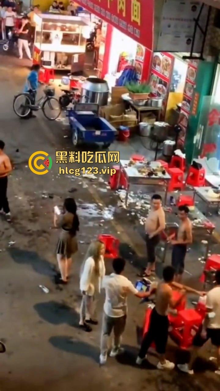 广东街头多人持刀互砍！血洒街头惨不忍睹 现场视频曝光砍头细节 太吓人了-7