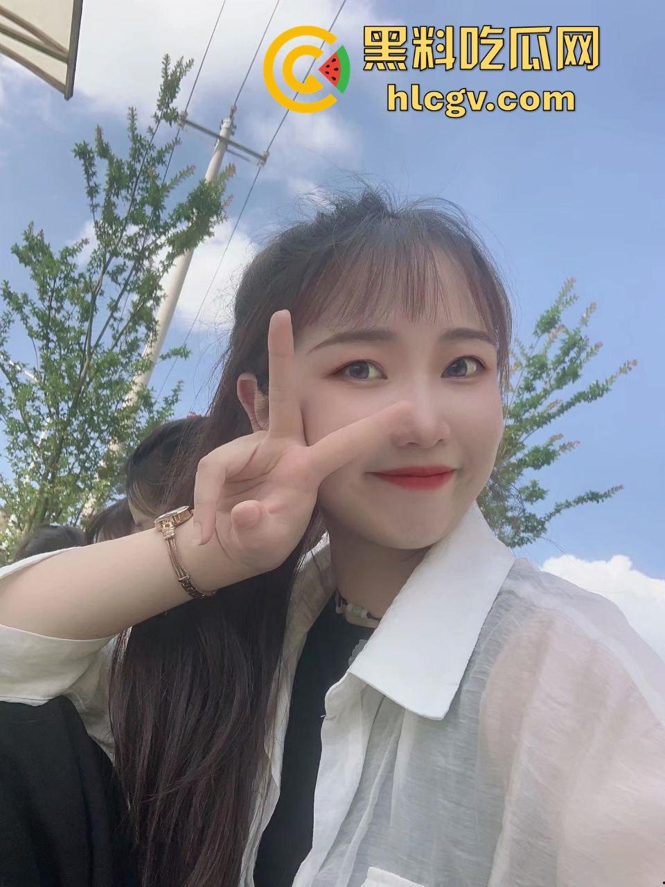 山东大学【刘温璐】疑似被偷拍不雅视频流出！长相清纯却放得开，骚劲十足让人瞠目结舌！-1