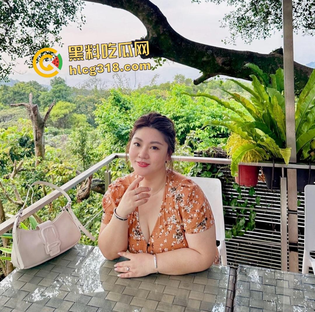 性爱伟大主题人与兽！灰丝肥臀熟女被拉布拉多猛操，不仅吃得多射的也多，射完后还清理残留精液！-1