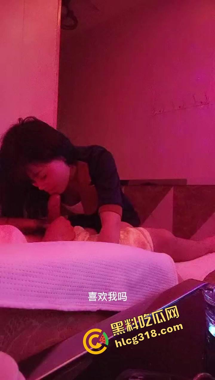 常去正规按摩店挑熟练技师，没想到这次技师小妹被我撩到神魂颠倒，冒险直接骑上我的大鸡鸡！-9