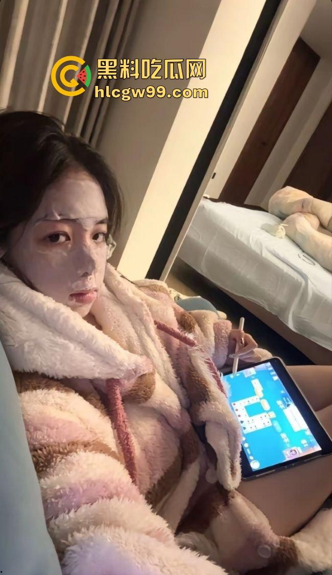 网友真实投稿曝光，白富美高学历小网红【比比o3o】被爆淫荡本性，两天被操七次还不满足！-2