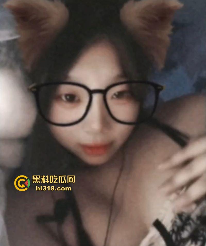 极品巨乳学生妹【林麓】网调视频曝光，背男友拍露脸自慰视频约炮金主，湿漉嫩逼与巨乳一览无余！-17