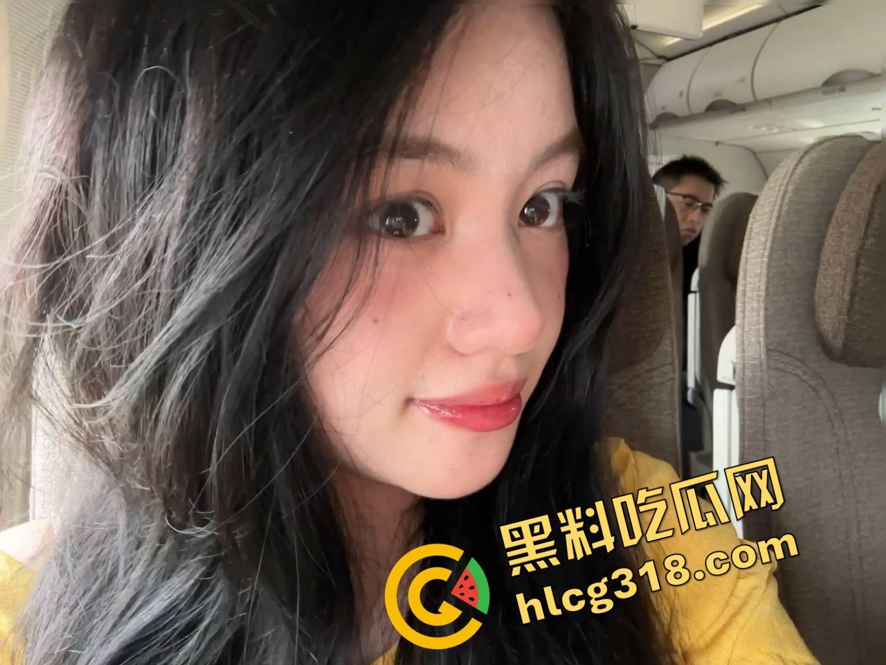 上海大神亲授骗炮秘籍，嘴皮一动把小黑丝JK00后妹子被哄得晕头转向，刚操完还甜笑着喝奶茶抽电子烟！-2