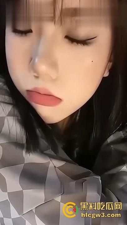 师范大学反差美女【吴悠然】私密视频流出！黑丝美腿被疯狂玩弄，极致反差让人看傻眼！-4