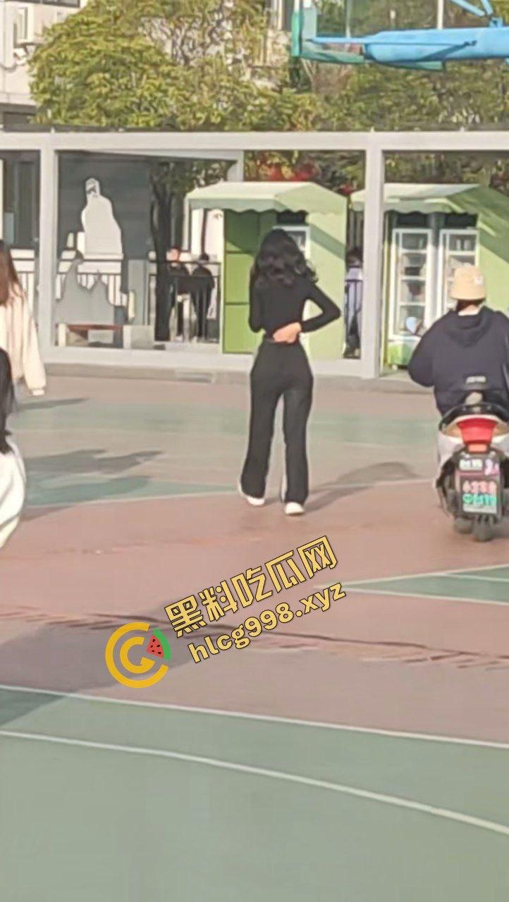 抖音小蛮腰骚逼『小冻狸』中国传媒大学最细之腰 校外被大哥看上 约操酒店后入 独家流出！-2