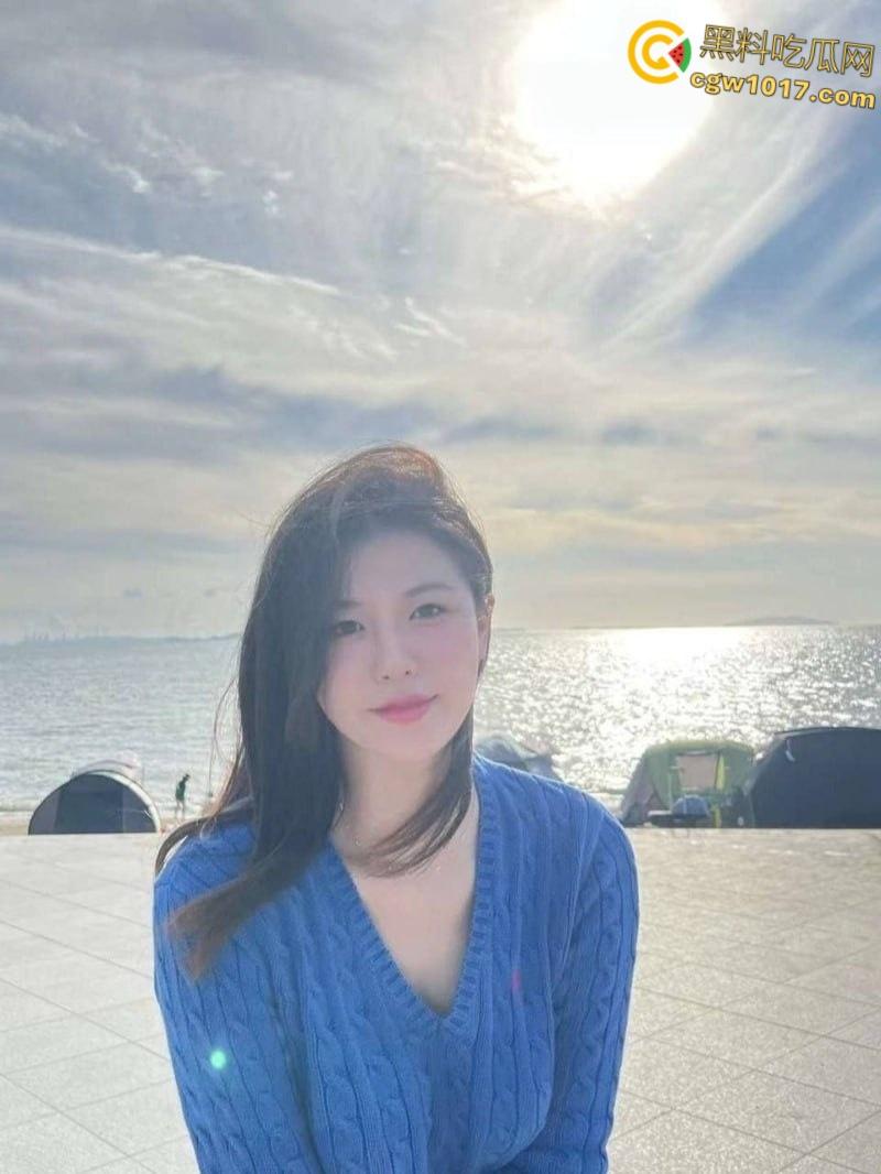 江苏常熟母狗李鑫,风骚又拜金,仅为百元红包上演裸舞,在酒店狂野约炮,撅起圆润的翘臀被金主蹂躏骚穴!-4