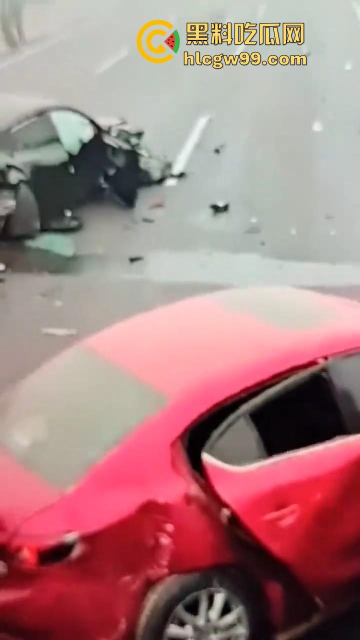 台辉高速黄河大桥段发生多车相撞，事故原因雪天 大雾 路面结冰，春节返程高峰，谨慎驾驶！-9