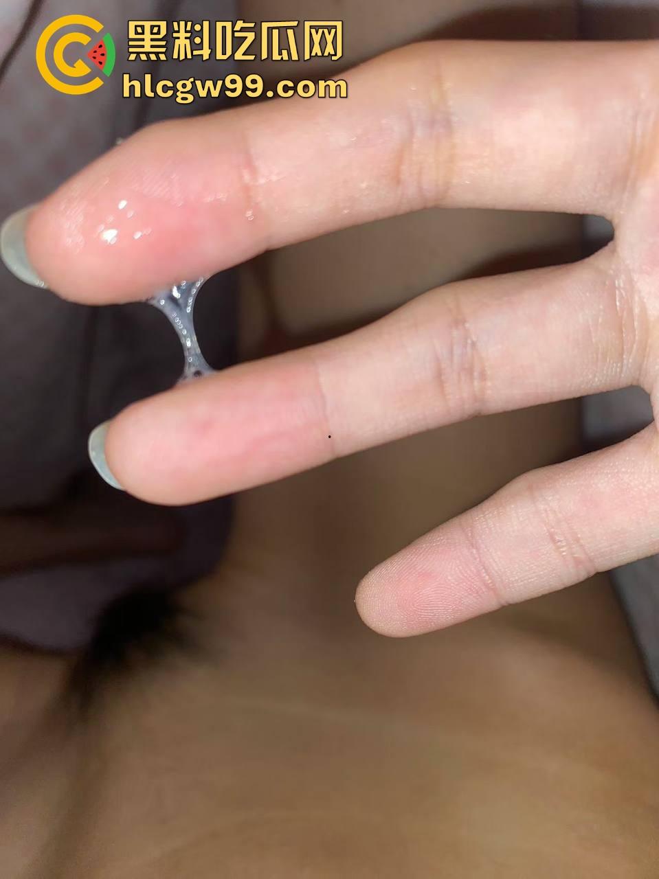 安徽合肥【赵欣】网调视频火了，骚母狗自慰抠嫩穴淫水四溢，骚逼拉丝让人绷不住！-7