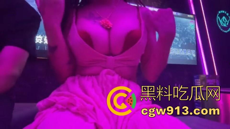 纸醉金迷的夜生活难怪这么上瘾，有钱人玩得就是开放，平时得不到的极品女神，在这只是泄欲工具！-6