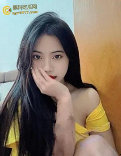 广西清纯嫩妹【何少雪】，为帮渣男还赌债签下裸贷，站立撒尿掰逼自慰，不料被骗输光跑路，被债主怒爆私拍！-2