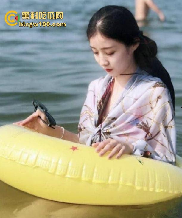 2025年度最快反差新人出炉，哈尔滨顶级颜值气质女神『侯悦然』啪啪视频流出，美乳粉穴精致脚丫看得人舍不得用力！-6