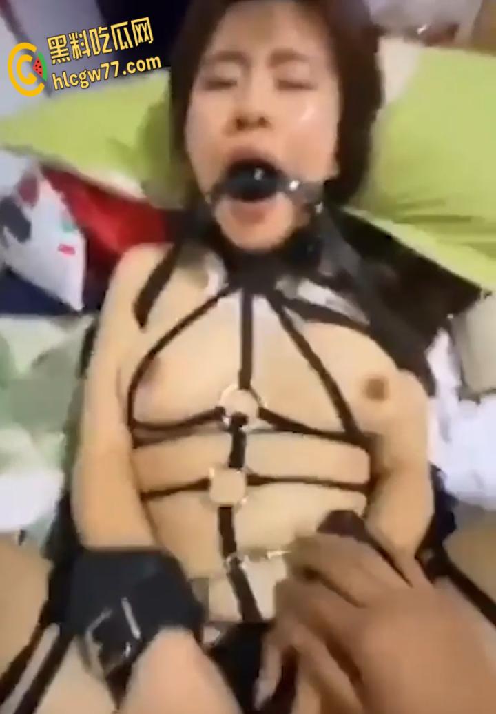 湖南农大研究生【张伊林】惊爆反差！清纯学姐变SM母狗，捆绑口球啪啪私拍泄露 !-6