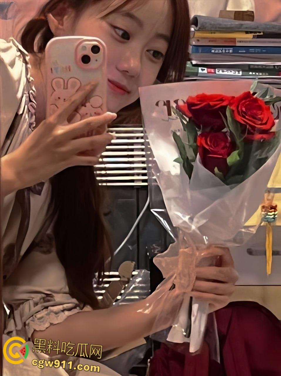 浙江大学嫩妹【宋雅曦】,清纯颜值私下却是爱口交的母狗,白嫩美乳娇小炮机,被男友骑乘疯狂打桩 !-1