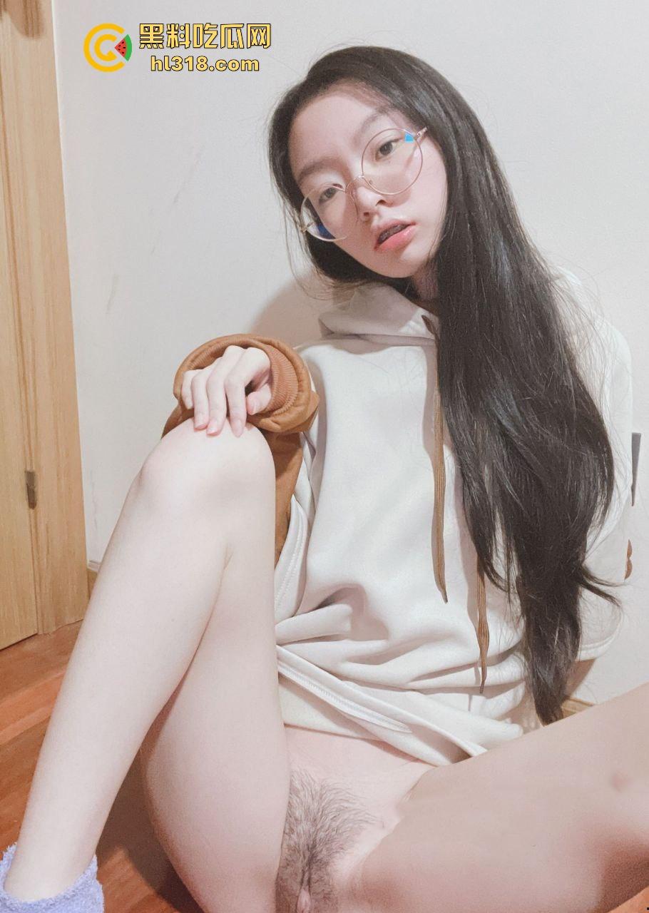 浙江大学学霸师姐【萧诗怡】自慰视图曝光流出，极品眼镜反差母狗，清纯人设崩塌，私生活淫乱无比！-7