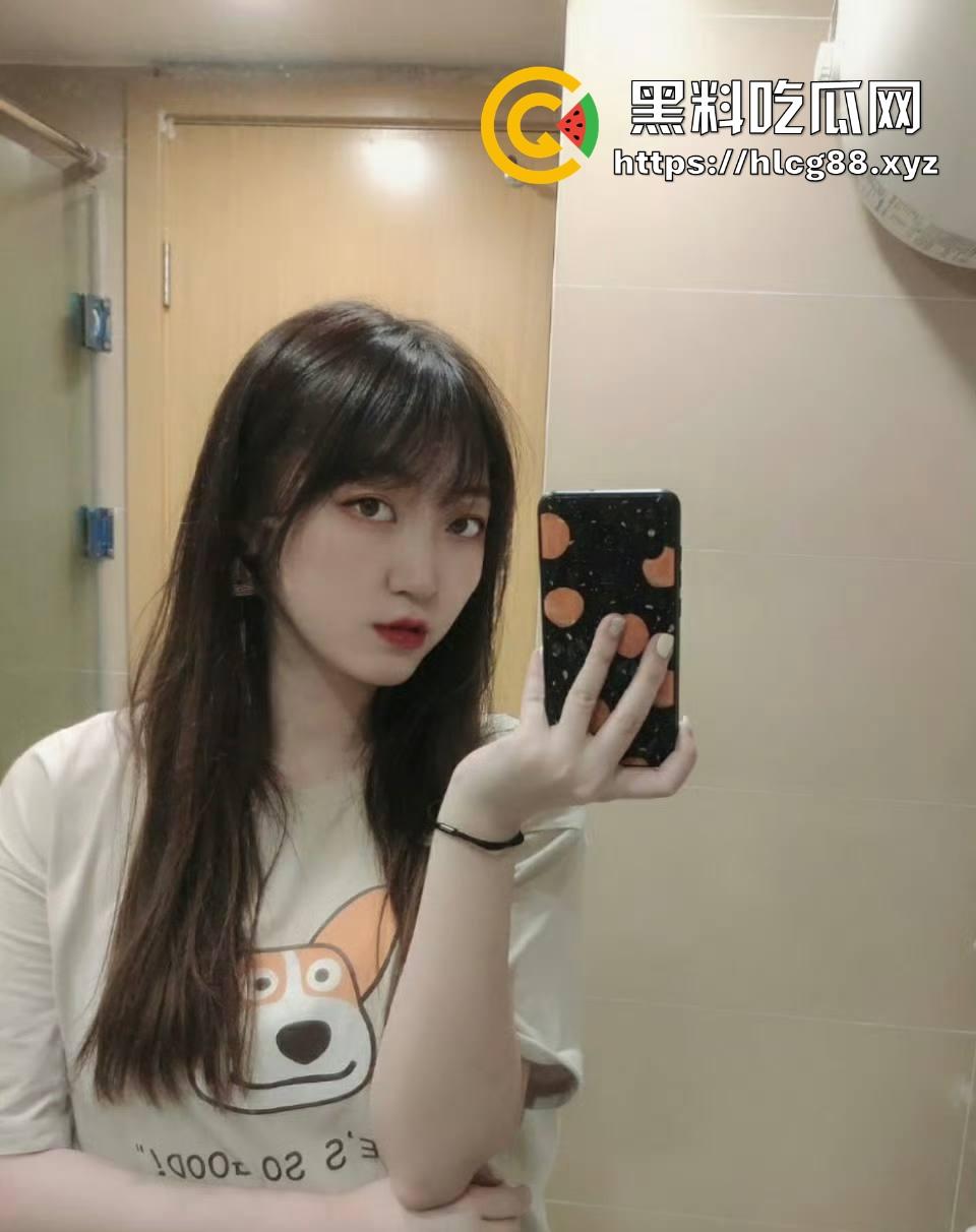 上海白领【毕姐】24岁被金主爸爸包养，吃鸡伺候得爽翻天，这骚母狗真是下贱到骨子里！-2