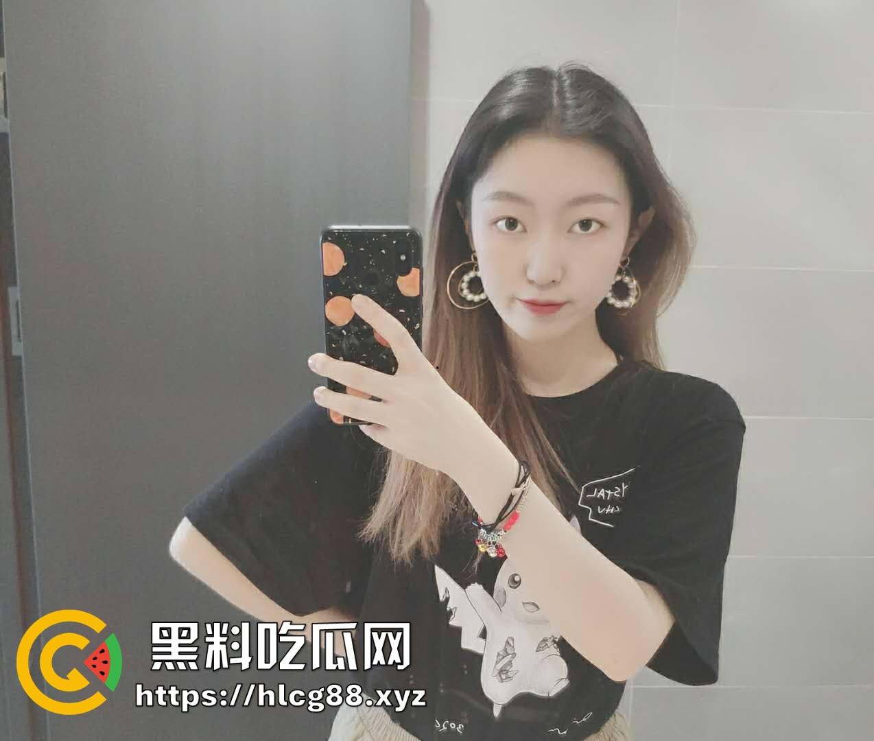 上海白领【毕姐】24岁被金主爸爸包养，吃鸡伺候得爽翻天，这骚母狗真是下贱到骨子里！-5