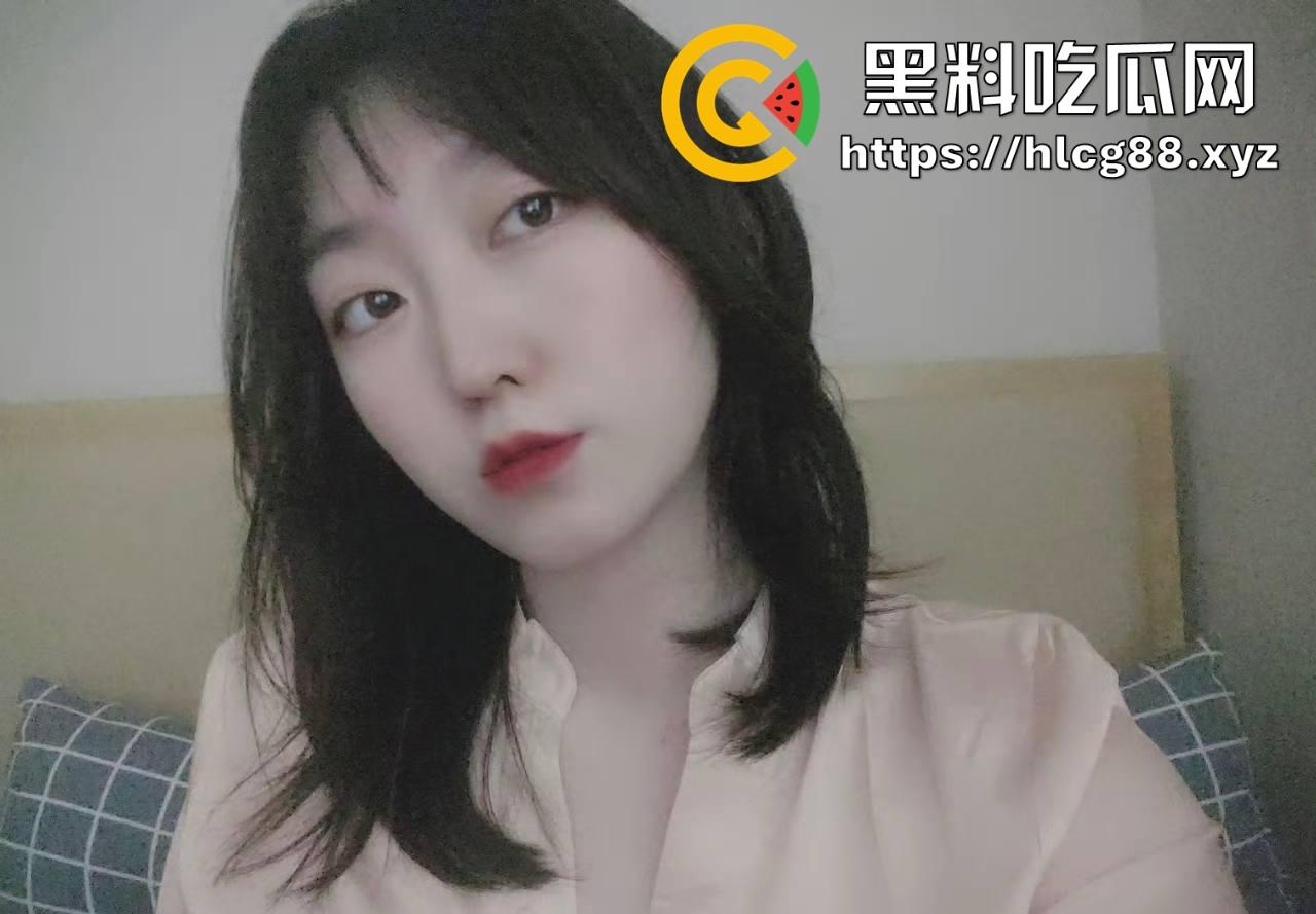 上海白领【毕姐】24岁被金主爸爸包养，吃鸡伺候得爽翻天，这骚母狗真是下贱到骨子里！-8