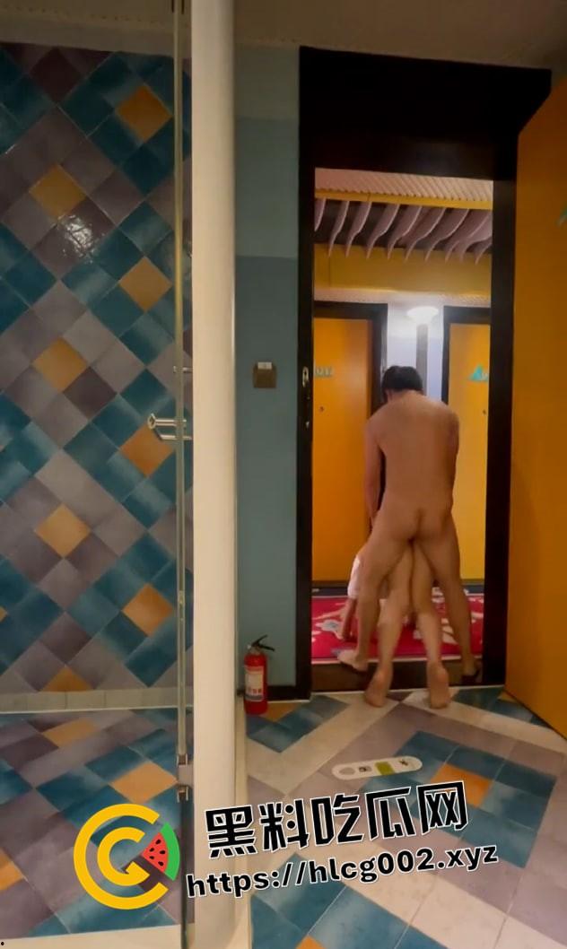 推特骚母狗【苏苏】热爱露出的小萝莉 人白逼嫩奶又大 操场公园 哪里人多去哪里 付费流出视频合集-8