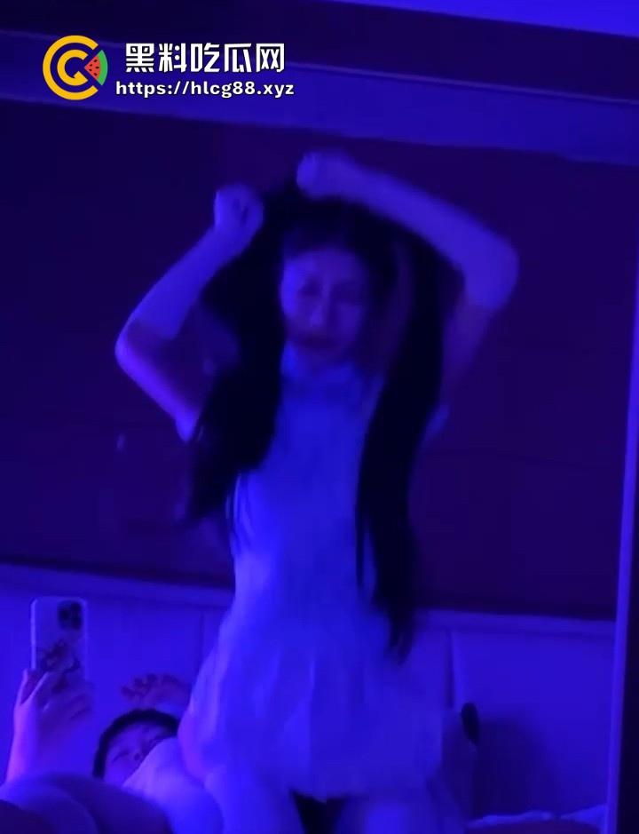 抖音极品网红【美少女】校花毕业后迫于生计沦落为外拍模特 顺便兼职服侍一下金主 独家曝光!-6