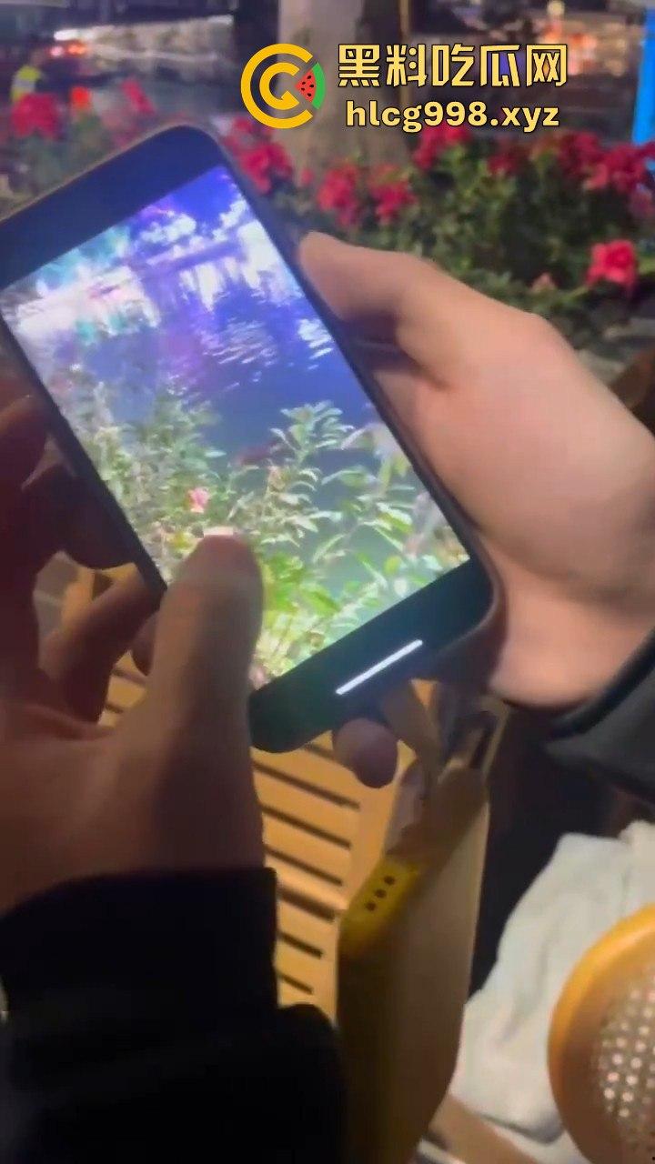 瓜友爆料！成都兰桂坊门口河里惊现浮尸，场面诡异引发热议！-4