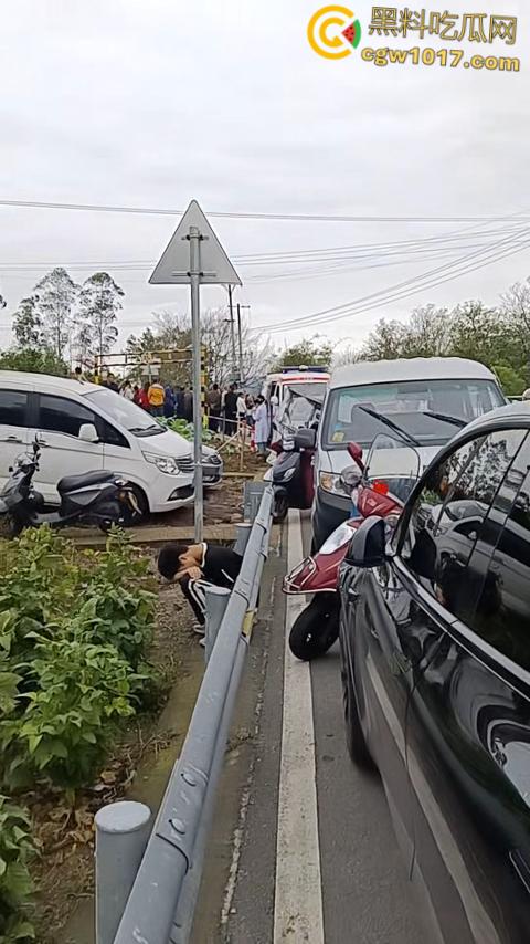 重庆綦江三角百岁宴，不收礼每人还发220块红包，喝的是五粮液每轮120桌开席，发了6轮都没坐完了 ！-7