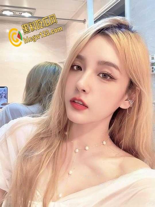 LPL四花旦Rita电竞椅震动风，擦边视频露鲍鱼，自导自演在电竞椅上露奶自慰！-5