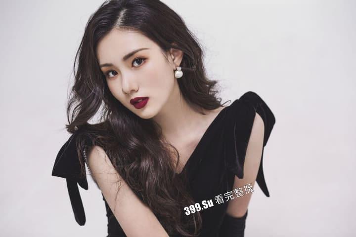 上海极品模特主持人 何姗姗 拍私房照被摄影师 PUA，疯狂吃鸡无套后入翘臀，模特界又多了一只母狗-1