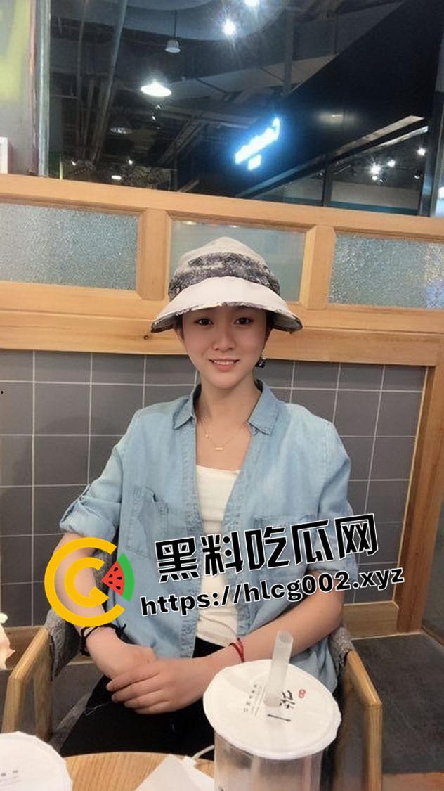 经典永流传！甜美少妇不为人知的一面 旺盛的黑森林下饱满的馒头逼 这才是良家的感觉-27