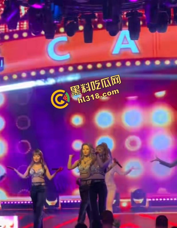 这是什么b？别人喷水她喷火星子，别说潮吹了直接给观众衣服烫个洞，真把自己当打火机了？-1