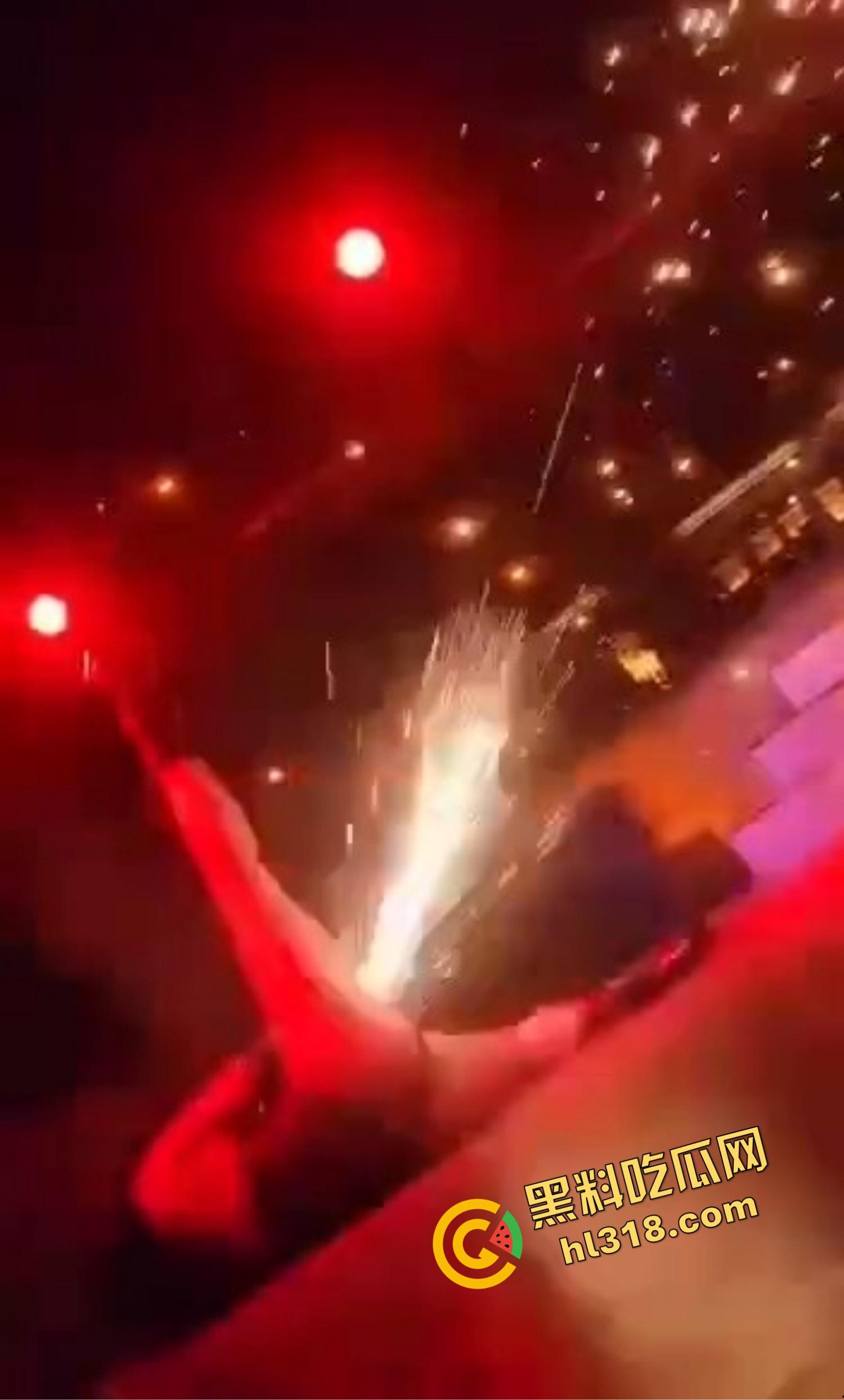 这是什么b？别人喷水她喷火星子，别说潮吹了直接给观众衣服烫个洞，真把自己当打火机了？-6