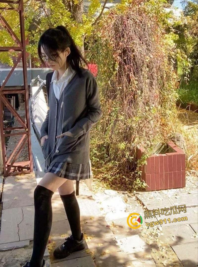 天津大高颜值系花【文佳怡】，酒店做爱视频曝光，骑脸强制口交，无毛骚穴一览无遗，无套爆操刺激十足！-9