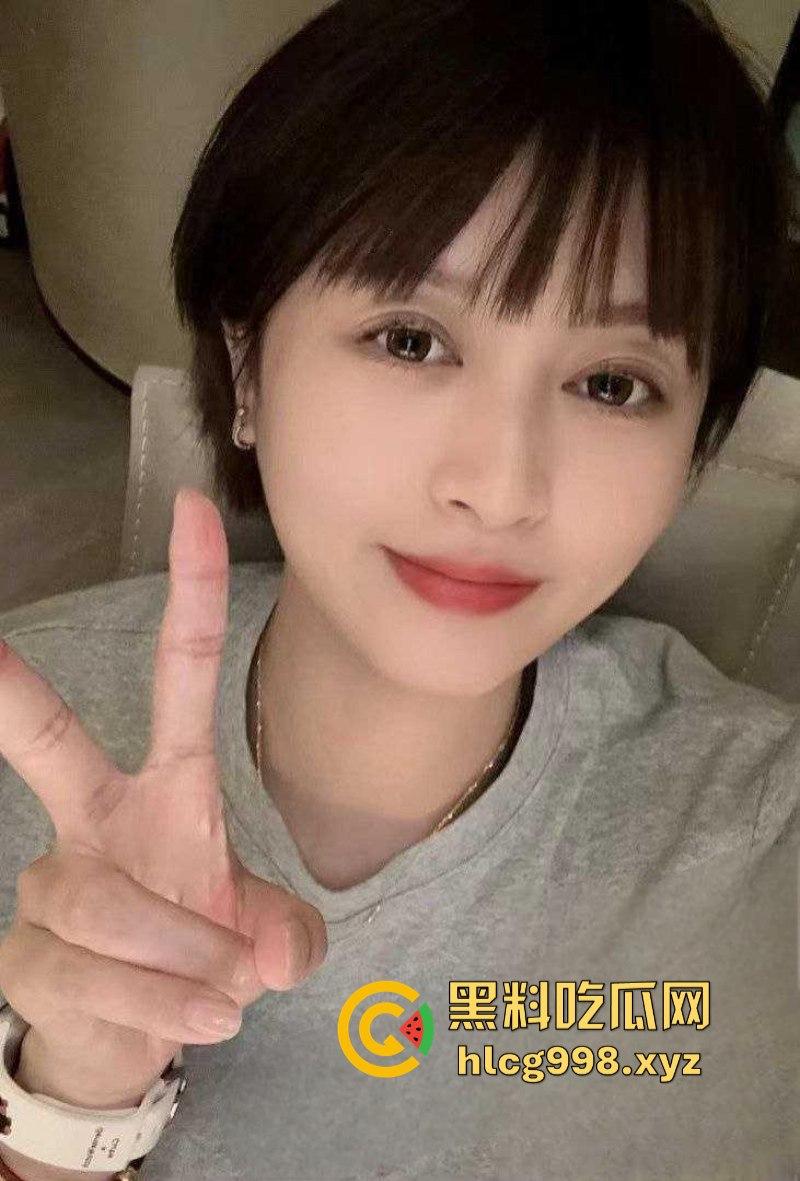 上海公务员【Ivy未央】曾在推特售卖户外露出视频 外秀内骚 各种漏出 现已改行时政评论!绝版资源且看且珍惜-1