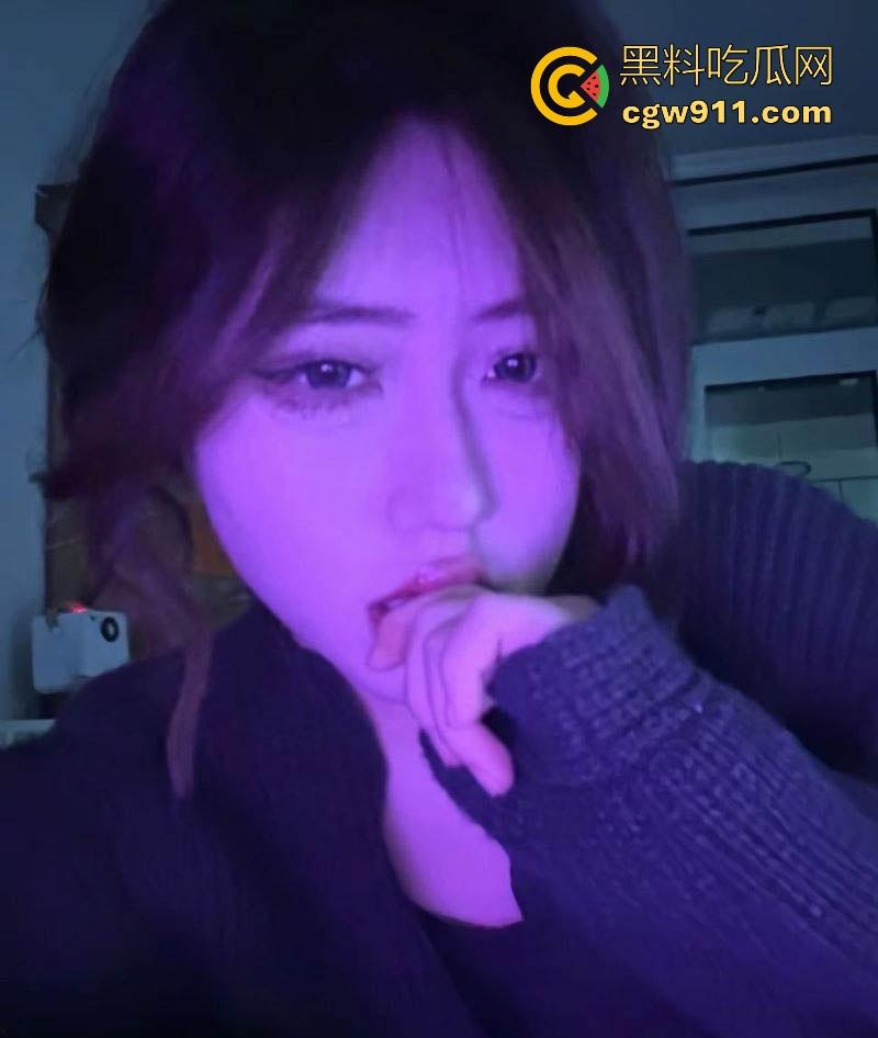 杭州max酒吧营销小妹露脸性爱视频流出，极品大长腿高跟情趣装搔首弄姿，口交骑乘后入爆操内射！-3