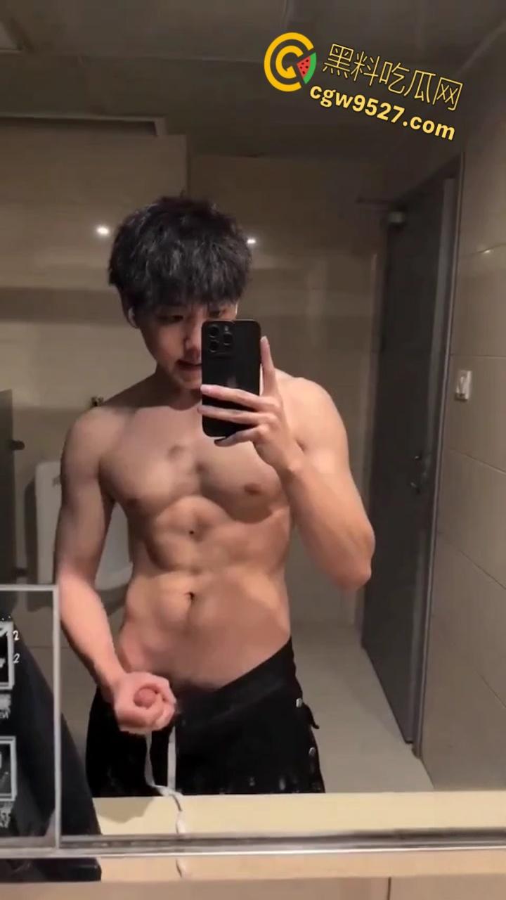 北体黑皮体育生【李辉】，体育生荷尔蒙分泌旺盛，兽性爆发猛猛打桩，爆操蹂躏巨乳女大学生 ！-1