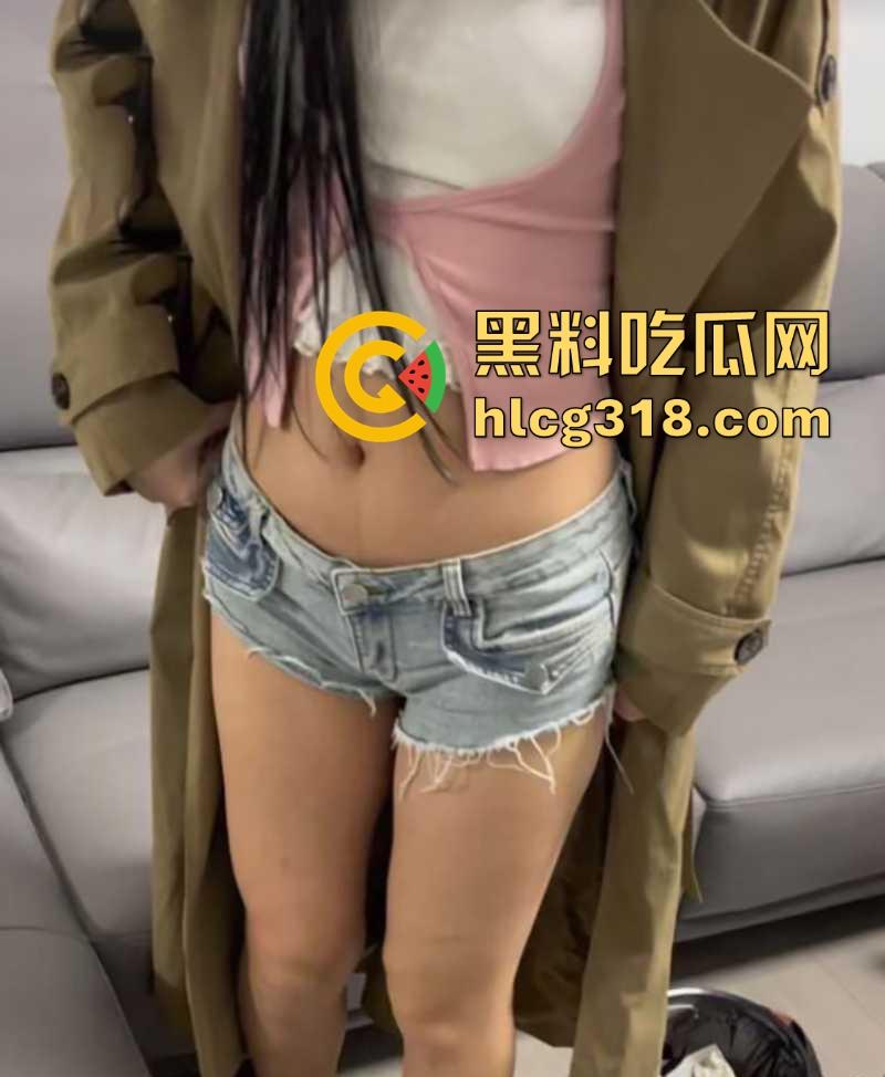 性感表姐跟姐夫吵架 深夜投靠表弟家 表姐过于性感没控制住 强行后入内射 原来表姐也谗了我很久！-3