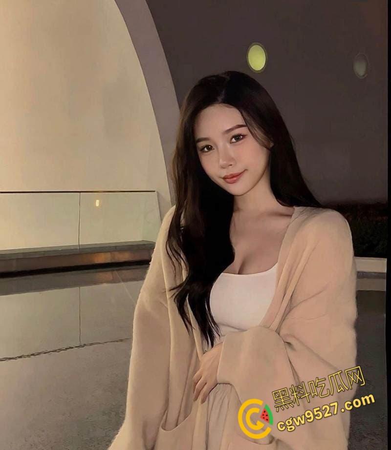 极品嫩妹【童雅乐】害羞了不给拍，但是主动撩骚摸屌可不是这样的，挡脸口交超刺激，越害羞就越兴奋 ！-4