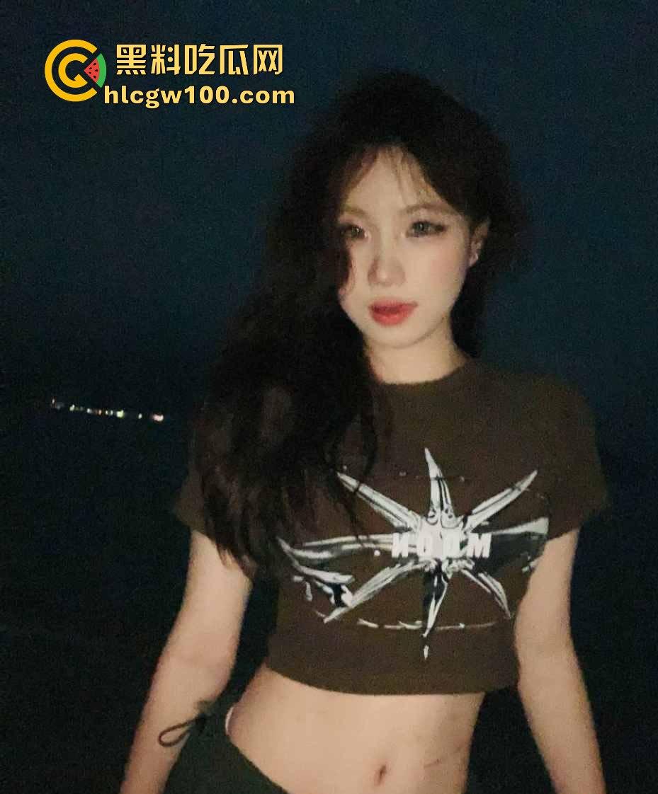 广州大学19岁舞蹈生【王应怡】爆绿帽丑闻，一边跟男友亲亲我我，一边网上撩骚发骚，这货骚得真是无法无天！-4