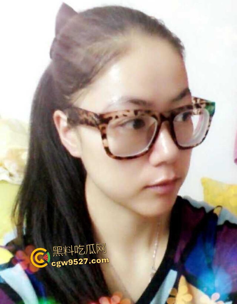 上海宝山少妇【陆筱筱】，婚内出轨被大鸡巴后入，爽到腿软如泥，绿帽老公远在米国，头顶青青草原！-1