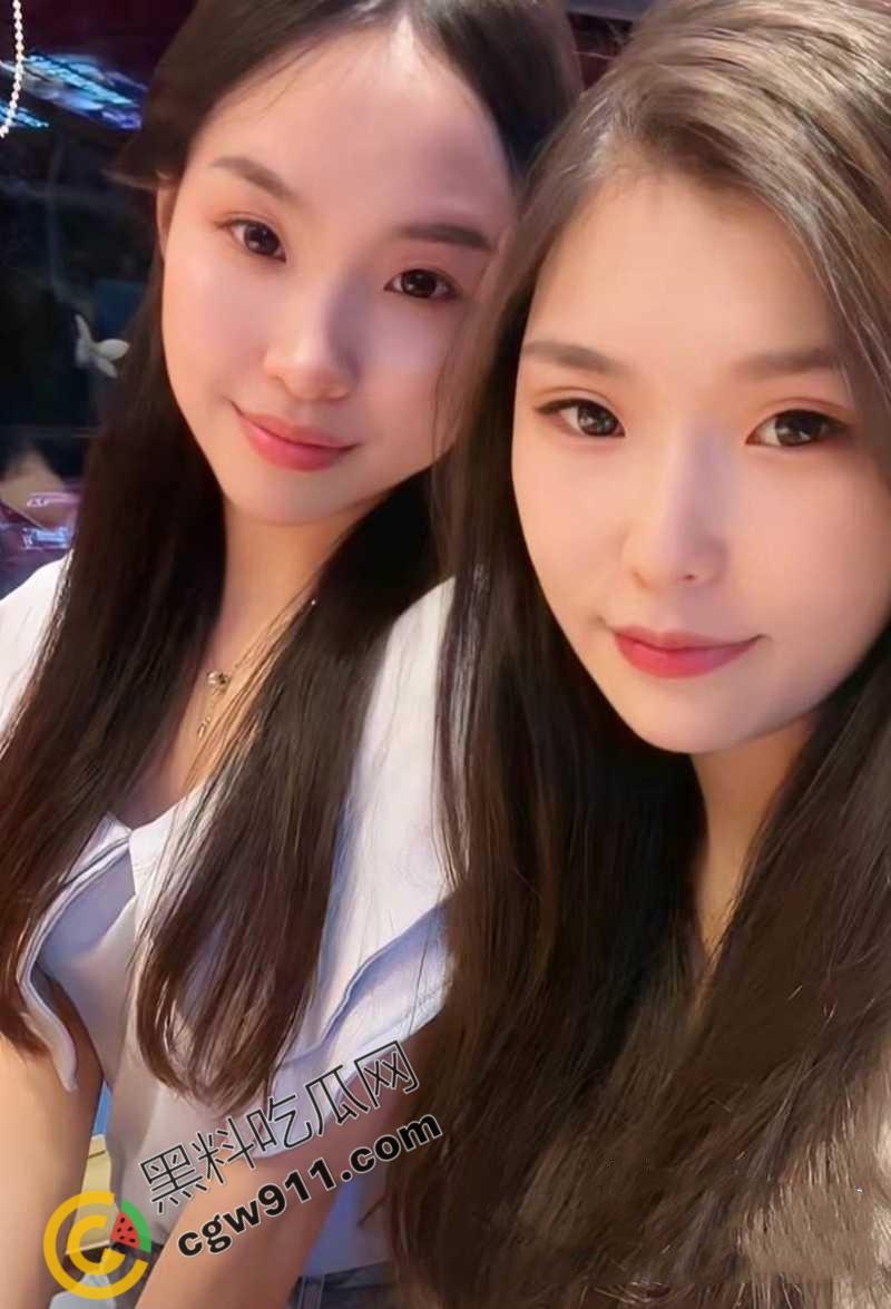 安徽良家人妻【崔晓红】偷情视频曝光：老公出差疯狂约炮，露脸舔屌撅臀爆操，趴梳妆台看着自己被爆操！-1