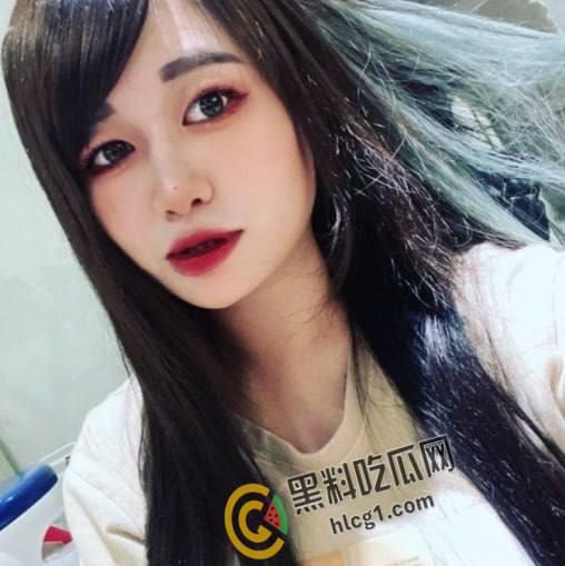 深圳某公司高管 家里老公是个废物无法满足性欲 发裸照和自慰视频在广大平台寻求炮友 看样子水就多-4