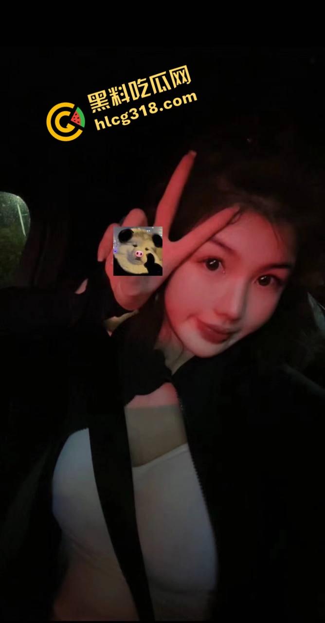 南京私立中专02年辍学技校妹『朱雪雪』白虎无毛三点粉嫩,兼职做快餐,这身子看一眼就得先撸为敬!-1