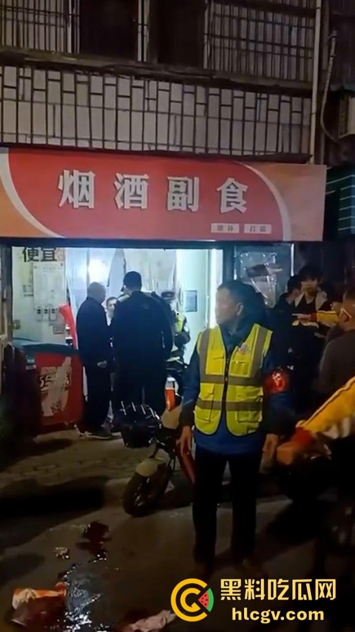 武汉南湖中学一家长接孩子放学被捅伤！因停车问题起口角-5