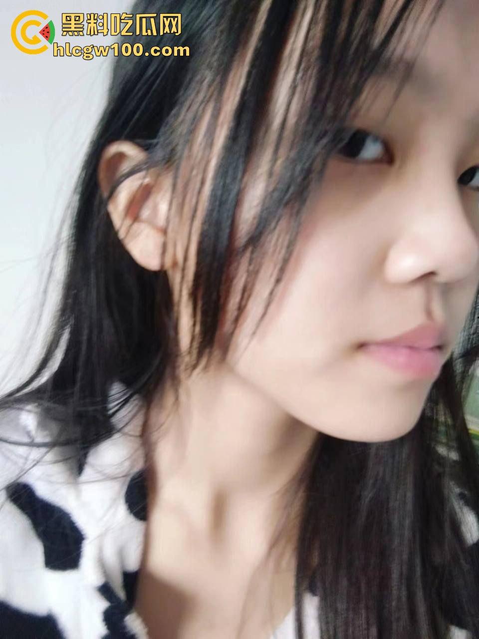 广西柳州学院【甜思思】自慰视频曝光，顶级骚母狗自慰诱惑，全程骚到炸裂！-2