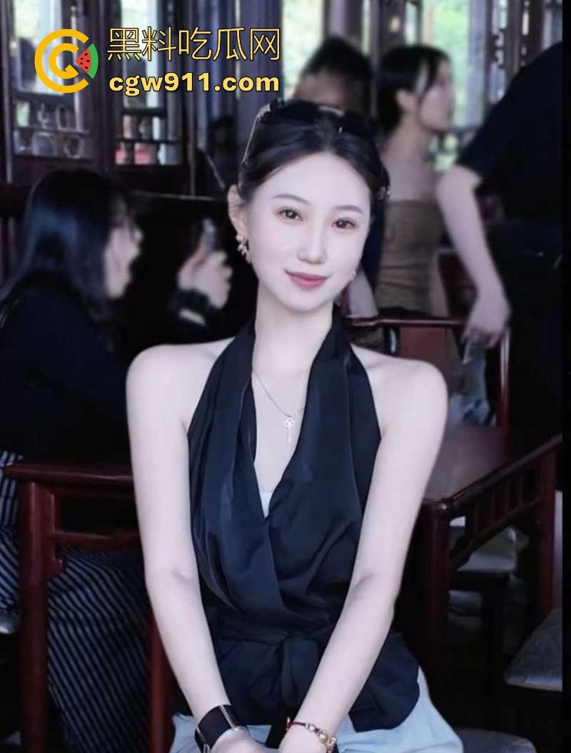 长沙理工校花【徐丽丽】约炮成瘾玩情趣调教,穿JK戴狗链被爆操颜射吞精,老淫贱了!-5