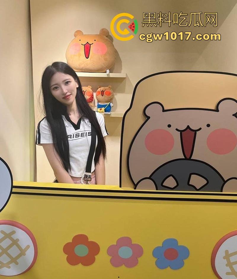 二次元coser少女【刘姿晴】被金主包养调教，清纯coser变淫荡母狗，姿势不停切换，狂操嫩穴叫声勾魂骚浪！-2