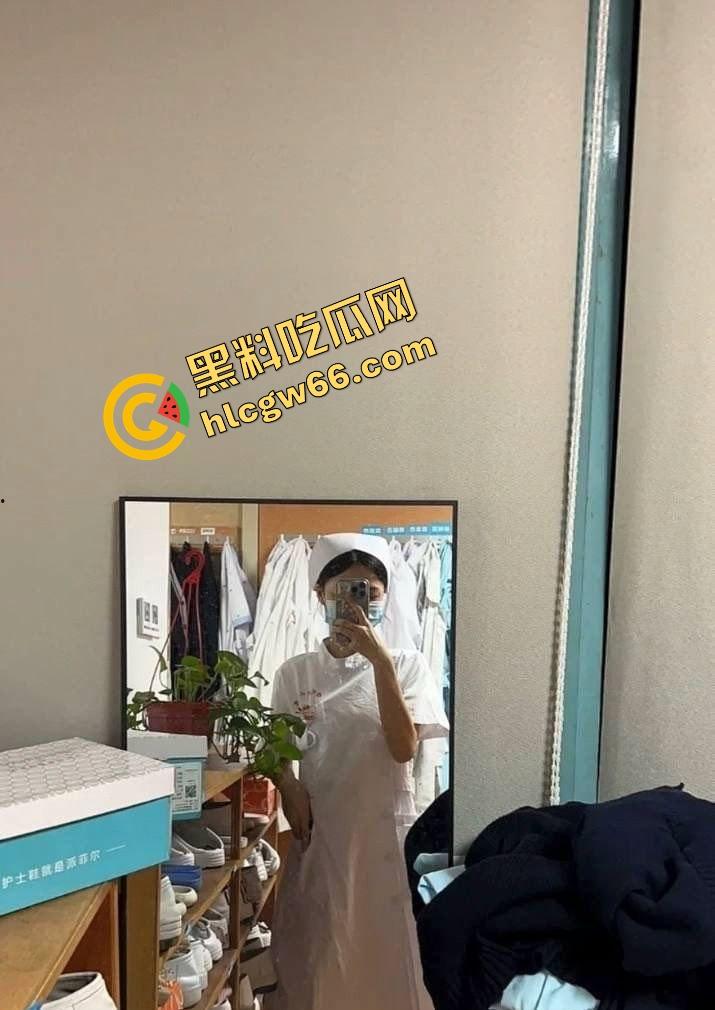 深圳罗湖人民医院反差护士『王艾琳』白天打针救人，晚上主动脱裤求插，深圳最会反差装的职业淫娃！-11