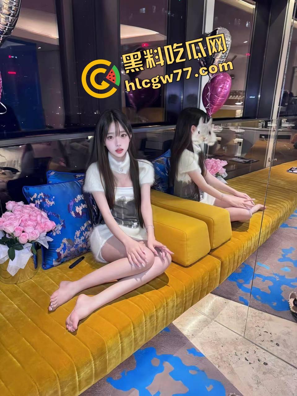 上海酒吧大神『王安全』一炮拿下极品嫩妹,酒店帝王套后入操到逼肿,放开那个女孩让我来!-1